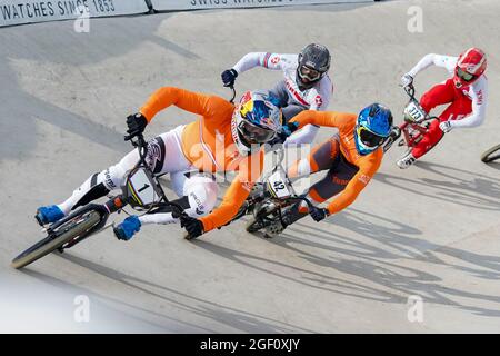 ARNHEM, NIEDERLANDE - 22. AUGUST: Twan van Gendt aus den Niederlanden und Jay Schippers aus den Niederlanden treten während der UCI BMX-Weltmeisterschaft 2021 am 22. August 2021 in Arnhem, Niederlande, bei Papendal an (Foto: Rene Nijhuis/Orange Picles) Stockfoto