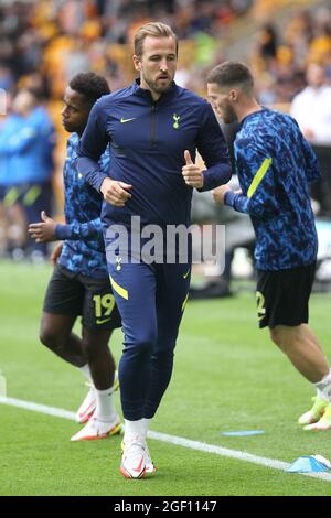 WOLVERHAMPTON, GROSSBRITANNIEN. 22. AUGUST Harry Kane von Tottenham Hotspur erwärmt sich während des Premier League-Spiels zwischen Wolverhampton Wanderers und Tottenham Hotspur in Molineux, Wolverhampton, am Sonntag, den 22. August 2021. (Kredit: Simon Newbury | MI News) Kredit: MI News & Sport /Alamy Live News Stockfoto