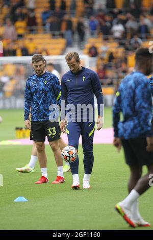 WOLVERHAMPTON, GROSSBRITANNIEN. 22. AUGUST Harry Kane von Tottenham Hotspur erwärmt sich während des Premier League-Spiels zwischen Wolverhampton Wanderers und Tottenham Hotspur in Molineux, Wolverhampton, am Sonntag, den 22. August 2021. (Kredit: Simon Newbury | MI News) Kredit: MI News & Sport /Alamy Live News Stockfoto