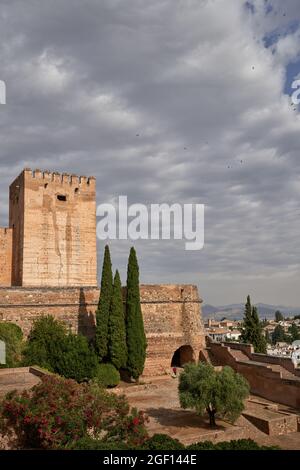 Torre del Homenaje in der Alhambra in Granada, Spanien Stockfoto