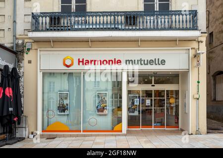 SABLE, FRANKREICH - 22. Jul 2021: Nahaufnahme eines französischen Stores und internationaler Marken, die in Frankreich unterwegs sind Stockfoto