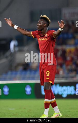 Tammy Abraham von AS Roma wurde während der Italienischen Fußballmeisterschaft ein Spiel von 2021/2022 zwischen AS Roma und ACF Fiorentina im Olimpic Stadium in Rom in Aktion gesehen. / LM Stockfoto