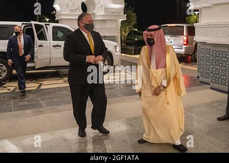 US-Außenminister Mike Pompeo trifft Kronprinz Mohammed bin Salman - Außenminister Michael R. Pompeo trifft Kronprinz Mohammed bin Salman am 22. November 2020 in Neom, Saudi-Arabien. Stockfoto