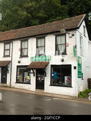 August 2021 - Cheddar Gorge und Geschäfte Stockfoto