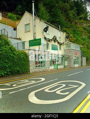 August 2021 - Cheddar Gorge und Geschäfte Stockfoto