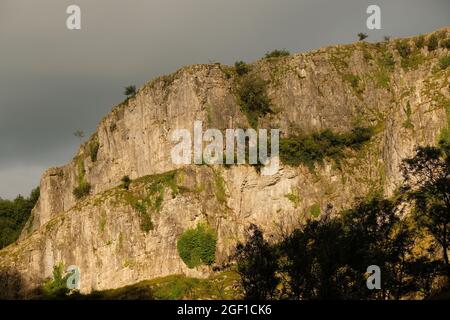 August 2021 - Cheddar Gorge und Geschäfte Stockfoto