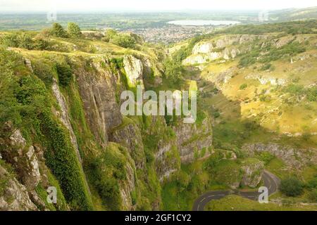 August 2021 - Cheddar Gorge und Geschäfte Stockfoto