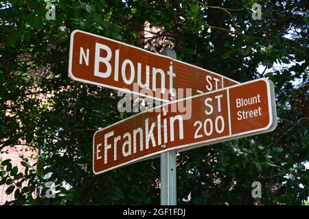 Nahaufnahme des Straßenschilds Blount Street und Franklin Street in Raleigh, North Carolina. Stockfoto