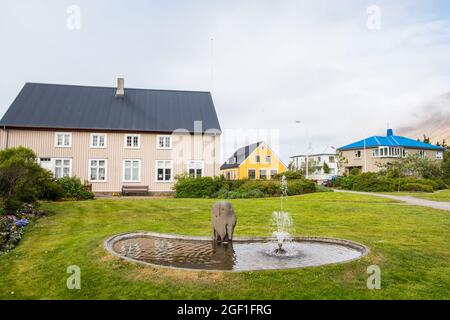 Park in der Stadt Isafjordur in den Westfjorden Islands Stockfoto