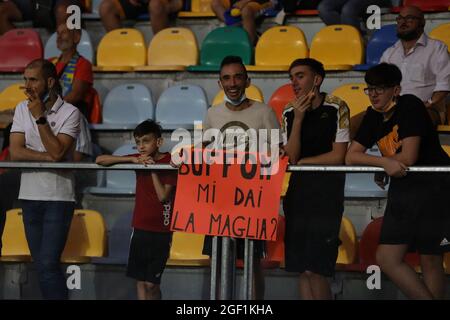 Frosinone, Italien. August 2021. Im Benito Stirpe Stadion in Frosinone, Frosinone - Parma 2-2 für das Eröffnungsspiel der italienischen Serie B in diesem Bild Fans (Foto von Paolo Pizzi/Pacific Press) Kredit: Pacific Press Media Production Corp./Alamy Live News Stockfoto