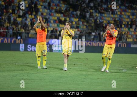 Frosinone, Italien. August 2021. Im Benito Stirpe Stadium in Frosinone, Frosinone - Parma 2-2 für das Eröffnungsspiel der italienischen Serie B in diesem Bild: Frosinone-Spieler am Ende des Spiels (Foto von Paolo Pizzi/Pacific Press) Credit: Pacific Press Media Production Corp./Alamy Live News Stockfoto