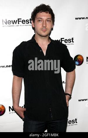 New York, NY, USA. 24. Juli 2011. Paul Trubachik bei der NewFest-Uraufführung von ONE NIGHT STAND im SVA Theater. Kredit: Steve Mack/Alamy Stockfoto