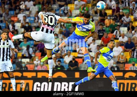 Udine. August 2021. Cristiano Ronaldo (2. R) des FC Juventus erzielt sein Tor, bevor es während eines Fußballspiels der Serie A zwischen Udinese und dem FC Juventus in Udine, Italien, 22. August 2021 Credit: Xinhua/Alamy Live News, nicht zugelassen wird Stockfoto