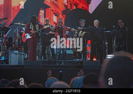 New York, Usa. August 2021. Verdine White, Philip Bailey und Ralph Johnson von Earth, Wind & Fire treten während des „We Love NYC: The Homecoming Concert“ im Great Lawn im Central Park, New York City, auf. Kredit: SOPA Images Limited/Alamy Live Nachrichten Stockfoto