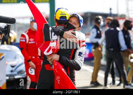 Conway Mike (gbr), Toyota Gazoo Racing, Toyota GR010 - Hybrid, Kobayashi Kamui (jpn), Toyota Gazoo Racing, Toyota GR010 - Hybrid, Portrait während der 24 Stunden von Le Mans 2021, 4. Lauf der FIA-Langstrecken-Weltmeisterschaft 2021, FIA WEC, auf dem Circuit de la Sarthe, Vom 21. Bis 22. August 2021 in Le Mans, Frankreich - Foto Frederic Le Floc'h / DPPI Stockfoto