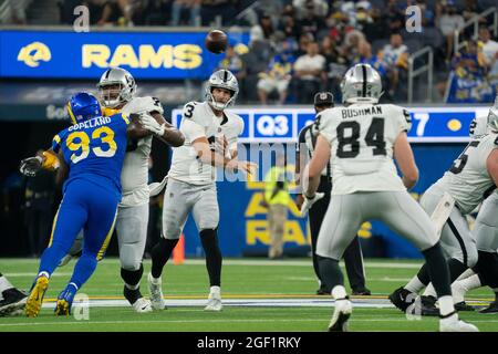 Las Vegas Raiders Quarterback Nathan Peterman (3) spielt während eines Vorsaison-Spiels der NFL gegen die Los Angeles Rams, Samstag, 21. August 2021, in einem Stockfoto