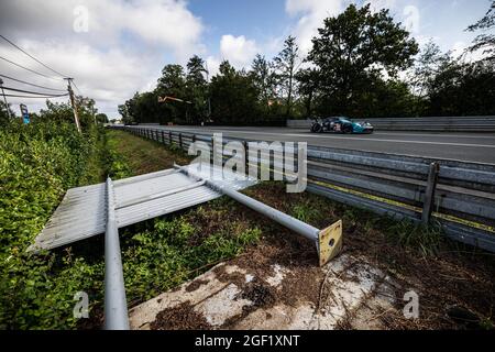 Straßenschild während der 24 Stunden von Le Mans 2021, 4. Lauf der FIA-Langstrecken-Weltmeisterschaft 2021, FIA WEC, auf dem Circuit de la Sarthe, vom 21. Bis 22. August 2021 in Le Mans, Frankreich, entfernt - Foto Germain Hazard / DPPI Stockfoto