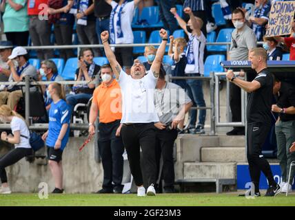 Bochum, Deutschland. 22. August 2021. Jubeltrainer Thomas REIS (BO) Fußball 1. Bundesliga, 2. Spieltag, VfL Bochum (BO) - FSV FSV FSV Mainz 05 (MZ), am 08/21/2021 in Bochum/Deutschland. Die DFL-Bestimmungen von #verbieten die Verwendung von Fotos als Bildsequenzen und/oder quasi-Video # Â Credit: dpa/Alamy Live News Stockfoto