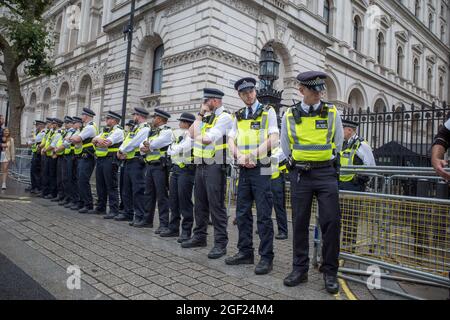 Mitglieder von XR und BLM kehren nach einer kurzen Pause zu Protesten gegen die Polizei, Kriminalität, Verurteilung und Gerichtsurteile nach London zurück Stockfoto