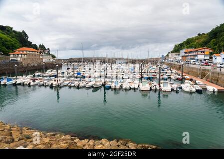 Blick auf Mutriku im Baskenland Stockfoto