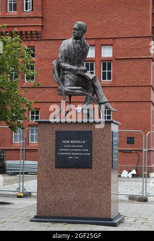 Statue von Ivor Novello, Mermaid Quay, Cardiff, South Wales, Großbritannien, 2021 Stockfoto