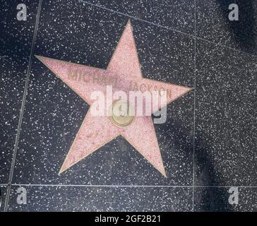 Hollywood, Kalifornien, USA 17. August 2021 EIN allgemeiner Blick auf die Atmosphäre von Sänger Michael Jacksons Star auf dem Hollywood Walk of Fame am 17. August 2021 in Hollywood, Kalifornien, USA. Foto von Barry King/Alamy Stockfoto Stockfoto