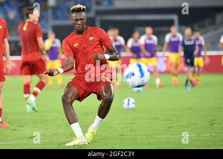 Rom, Italien. August 2021. Tammy Abraham von AS Roma wurde während der Italienischen Fußballmeisterschaft ein Spiel von 2021/2022 zwischen AS Roma und ACF Fiorentina im Olimpic Stadium in Rom in Aktion gesehen. Kredit: Unabhängige Fotoagentur/Alamy Live Nachrichten Stockfoto