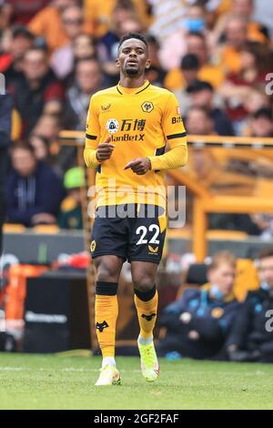 Wolverhampton, Großbritannien. August 2021. Nelson Semedo #22 von Wolverhampton Wanderers während des Spiels in Wolverhampton, Vereinigtes Königreich am 8/22/2021. (Foto von Mark Cosgrove/News Images/Sipa USA) Quelle: SIPA USA/Alamy Live News Stockfoto