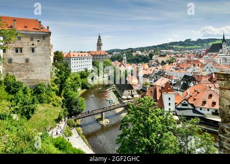 Das historische Zentrum von Český Krumlov in der südböhmischen Region der Tschechischen Republik, das durch die Moldau, Stockfoto