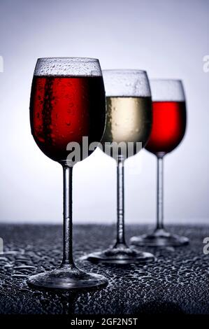 Wein Gläser bei Gegenlicht Stockfoto