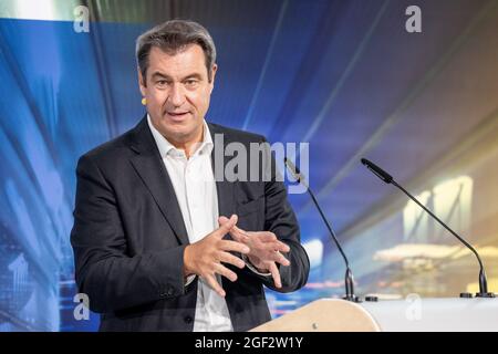 München, Deutschland. August 2021. Markus Söder (CSU), Parteivorsitzender und Ministerpräsident Bayerns, spricht bei der Eröffnungsfeier des Deutschen Zentrums für Zukunftsmobilität (DZM). Das Deutsche Zentrum für Mobilität der Zukunft (DZM) des Bundesverkehrsministeriums soll ein internationales Zentrum für Mobilitätsforschung werden. Quelle: Matthias Balk/dpa/Alamy Live News Stockfoto