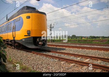 ICM Intercity Train koploper auf der hanzeboog-Bahnstrecke in Zwolle in den Niederlanden Stockfoto