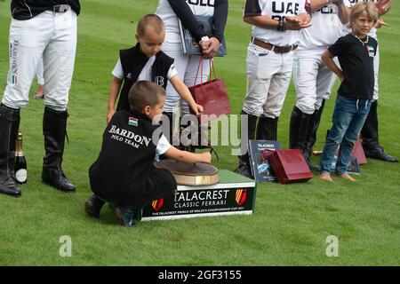 Egham, Surrey, Großbritannien. August 2021. Die Talacrest Trophy gewann das Bardon Polo Team, das das UAE Polo Team besiegte. Quelle: Maureen McLean/Alamy Stockfoto