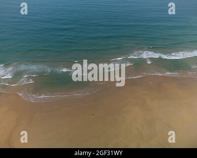 Luftaufnahme des Strandes von El Palmar in Vejer de la Frontera, Cádiz in Spanien. Stockfoto