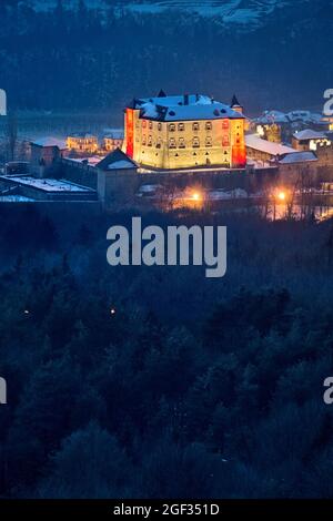 Das Museum von Castel Thun ist eines der am besten erhaltenen Adelsresidenzen im Trentino. Vigo di Ton, Non Valley, Trentino Alto-Adige, Italien. Stockfoto