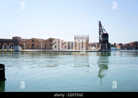 Venedigs Biennale-Veranstaltungsort auf der antiken Werft Arsenale, aufgenommen im August 2021 Stockfoto