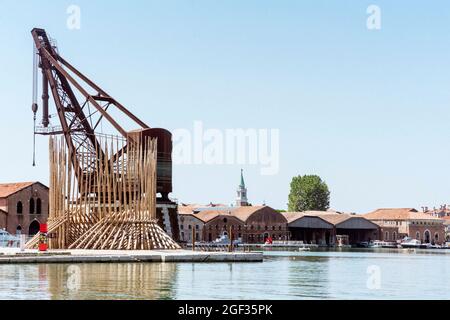 Venedigs Biennale-Veranstaltungsort auf der antiken Werft Arsenale, aufgenommen im August 2021 Stockfoto