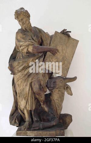 Der heilige Lukas, der Evangelist. Holzskulptur, von Pietro Papaleo (1642-1718), ca. 1680. Nationalmuseum der Schönen Künste Valletta. Malta. Stockfoto