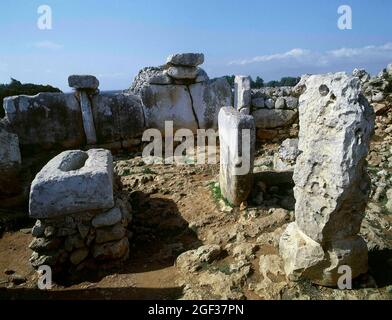 Spanien, Balearen, Menorca, Alaior. Torre d'en Galmés talayotische Siedlung. Es wurde während der frühen Bronzezeit besetzt, um 1600 v. Chr., Reste Stockfoto