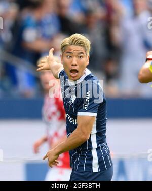 Bochum, Deutschland. August 2021. Geste von Takuma ASANO (BO), Geste Fußball 1. Bundesliga, 2. Spieltag, VfL Bochum (BO) - FSV FSV FSV Mainz 05 (MZ) 2: 0, am 08/21/2021 in Bochum/Deutschland. Die DFL-Bestimmungen von #verbieten die Verwendung von Fotos als Bildsequenzen und/oder quasi-Video # Â Credit: dpa/Alamy Live News Stockfoto