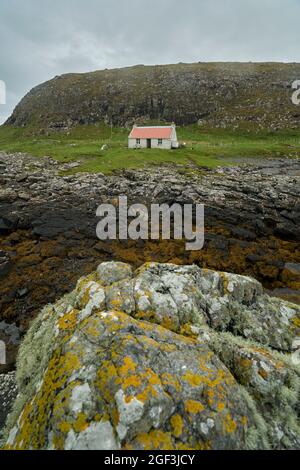 Das Haus oder das Häuschen auf Eilean an Taighe auf den Shiant Isles, Schottland. Stockfoto