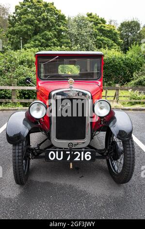 Vintage Austin Seven RL Box Limousine in rot. Stockfoto