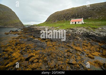 Das Haus oder das Häuschen auf Eilean an Taighe auf den Shiant Isles, Schottland. Stockfoto