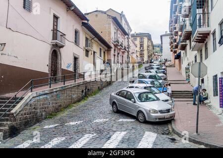 QUITO, ECUADOR - 24. JUNI 2015: Alte Gebäude im Zentrum von Quito Stockfoto