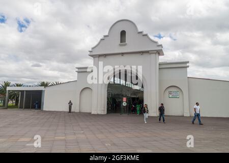 IBARRA, ECUADOR - 28. JUNI 2015: Busbahnhof in Ibarra (Weiße Stadt), Ecuador Stockfoto