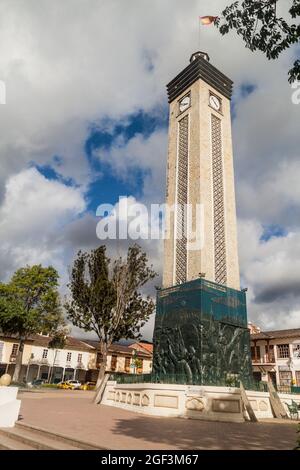 LOJA, ECUADOR - 15. JUNI 2015: Uhrenturm am Plaza de la Independencia in Loja, Ecuador Stockfoto