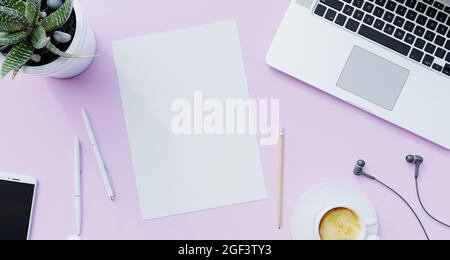 Flay Lay, Draufsicht Büro rosa Tisch Schreibtisch mit Kopierer Platz. Arbeit von zu Hause Konzept 3d Rendern 3d-Illustration Stockfoto