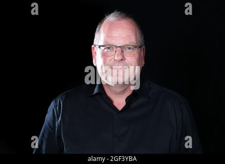 Magdeburg, Deutschland. August 2021. Handball, 1. Liga, Offizielles Teamfoto SC Magdeburg. Finanzgeschäftsführer Marc-Henrik Schmedt. Quelle: Ronny Hartmann/dpa/Alamy Live News Stockfoto