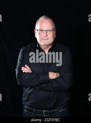 Magdeburg, Deutschland. August 2021. Handball, 1. Liga, Offizielles Teamfoto SC Magdeburg. Finanzgeschäftsführer Marc-Henrik Schmedt. Quelle: Ronny Hartmann/dpa/Alamy Live News Stockfoto