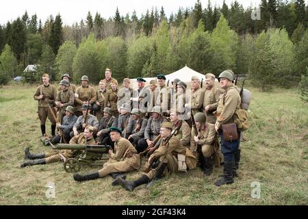 PETROSAWODSK, RUSSLAND - 22. MAI 2021: Soldaten in Militäruniform des II. Weltkrieges Stockfoto